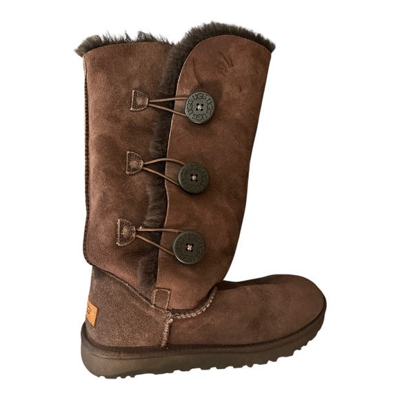 NWOT Authentic UGG Women's Bailey Button Triplet II Boot Chocolate Brown Size 9 - Picture 1 of 12